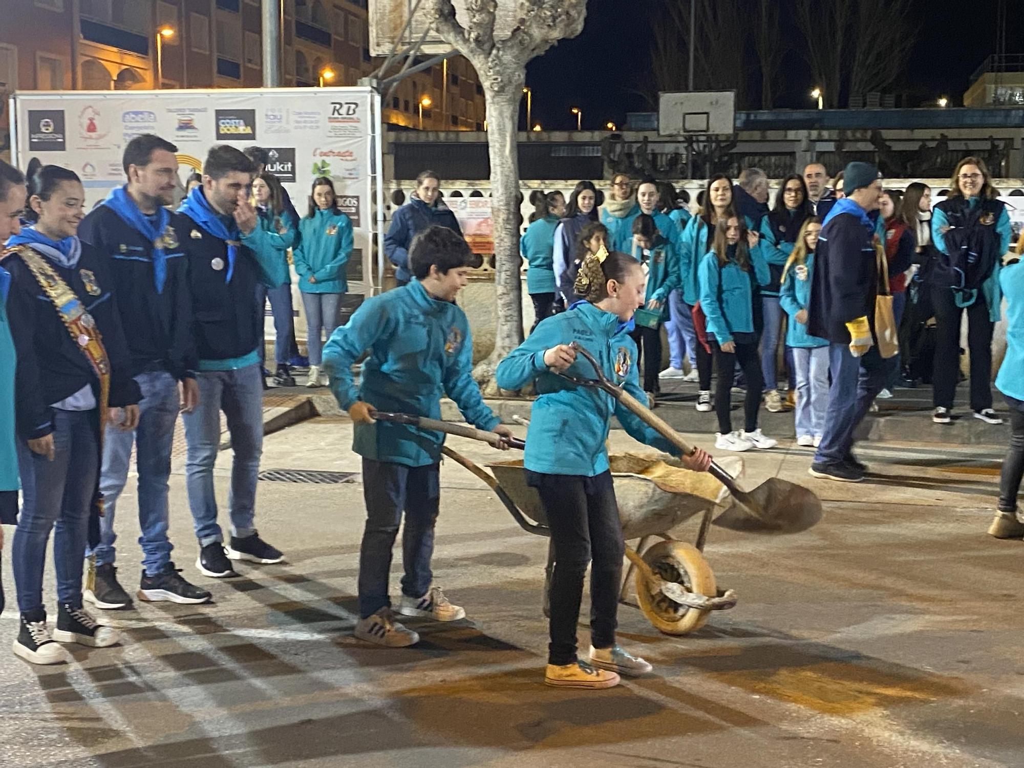 Las fotos de la 'plantà al tombe' del monumento de la falla 9 d'Octubre de Benicarló