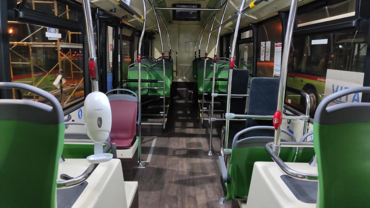 Autobús con dispensador de hidrogel en su interior