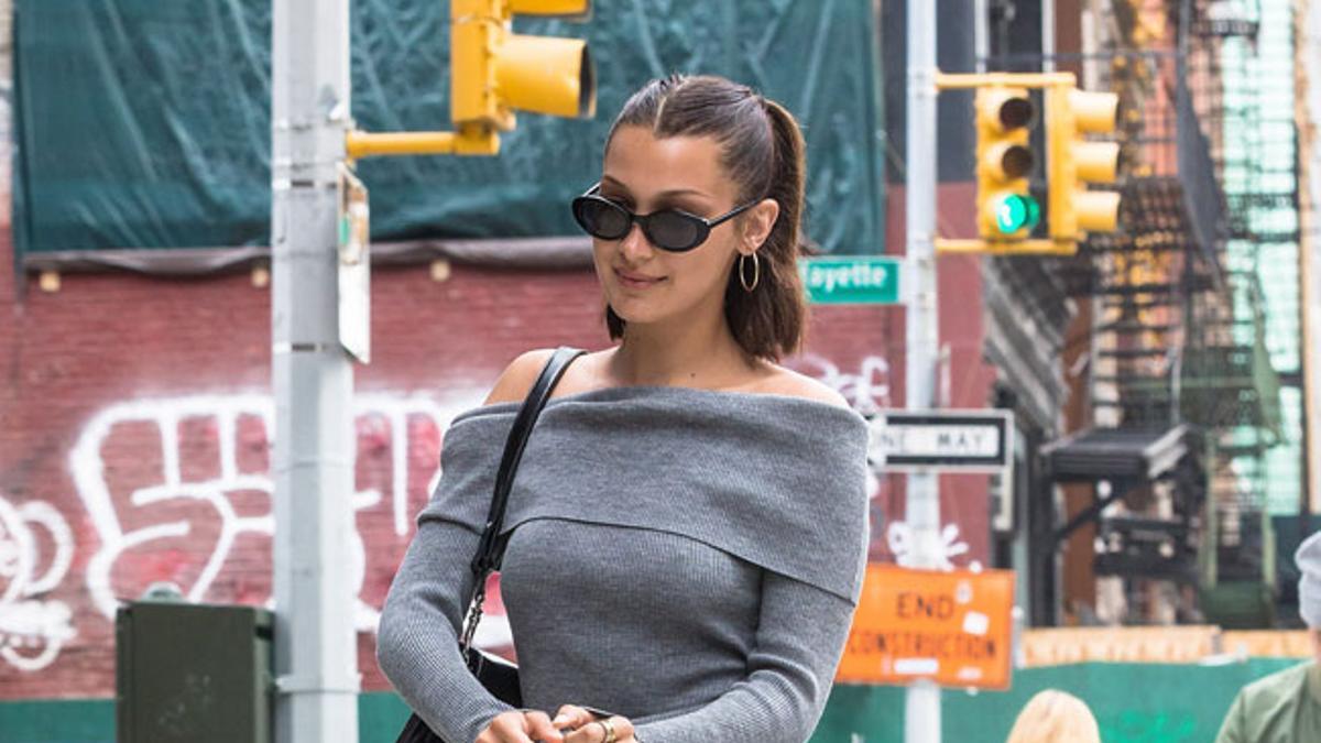 Bella Hadid con zapatos de Zara