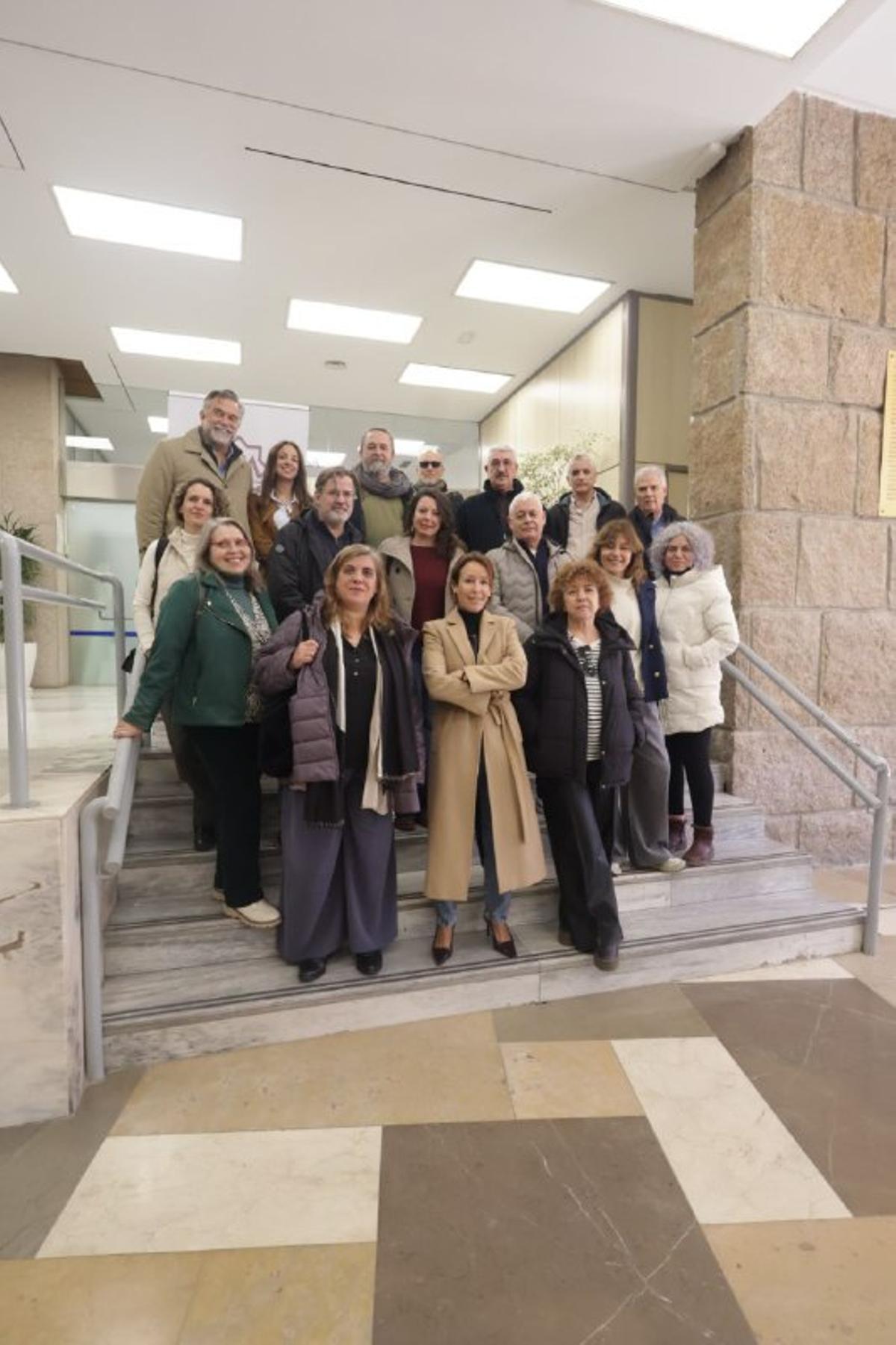 Marián Aguilar con miembros de la Asociación de Artesanos de Córdoba.