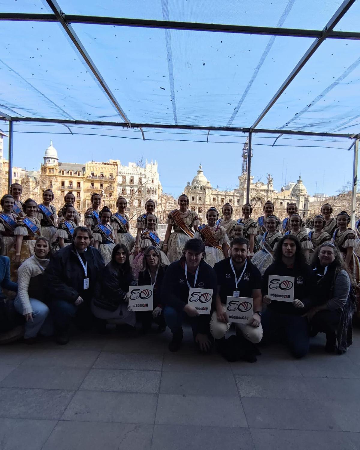 El Aniversario del CAU Valencia se celebró en el balcón del Ayuntamiento antes de la Mascletà.