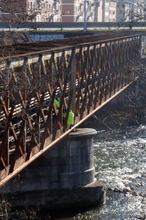 Inspección del puente de FEVE sobre el río Caudal de Mieres