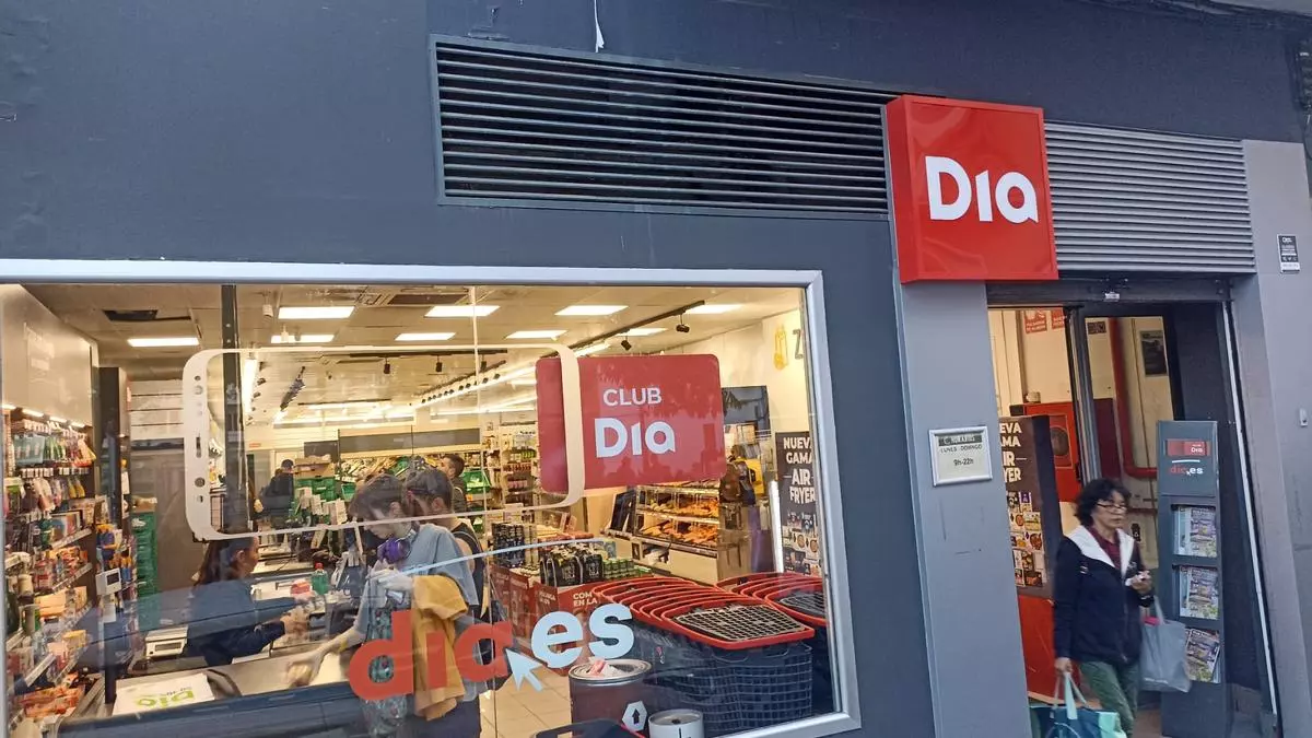 El supermercado de Madrid que se desbordó al regalar pan y paninis tras el apagón: "Vino demasiada gente"