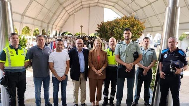 En el centro, Abel Losada y Loli Castiñeira, junto al resto de miembros participantes en la junta local de seguridad de Salceda. | D.P.