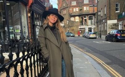 Amelia Bono con abrigo verde de Massimo Dutti