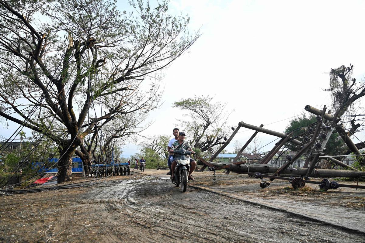 El ciclón Mocha arrasa las costas de Bangladés