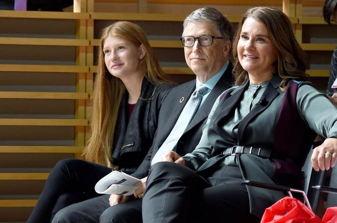 Bill Gates y Melinda Gates junto a su hija Phoebe