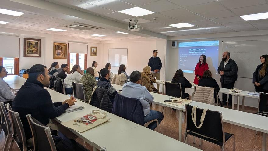 Els cursos de valencià de l&#039;Ajuntament de Vila-real atrauen mig centenar de persones