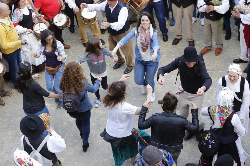 Masiva celebración de la explosión de las tropas napoleónicas de la villa.