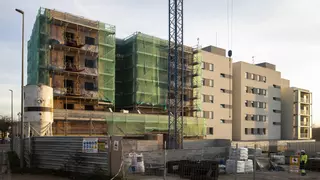 Un centenar de municipios del área de Barcelona ya han postulado solares para la vivienda pública del Govern