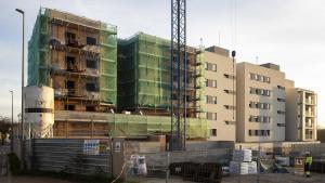 Nueva promoción de pisos de proteción oficial, promovida por el Institut Català del Sòl (Incasòl) en el barrio de Can Llong de Sabadell, Barcelona con la alcaldesa de Sabadell, Marta Farrés i la consellera de Territorri, Habitatge i Transició Ecològica, Sílvia Paneque.