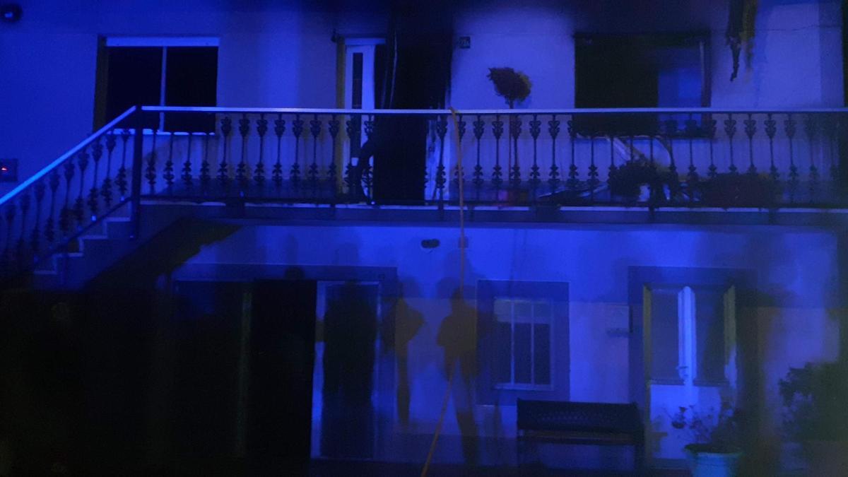 Imagen de la vivienda afectada por el incendio provocado.