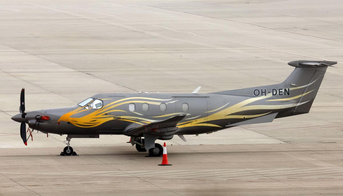Avioneta privada llegada de Suiza a Peinador para sobrevolar la Costa da Morte durante el eclipse Avioneta privada llegada de Suiza a Peinador para sobrevolar la Costa da Morte durante el eclipse