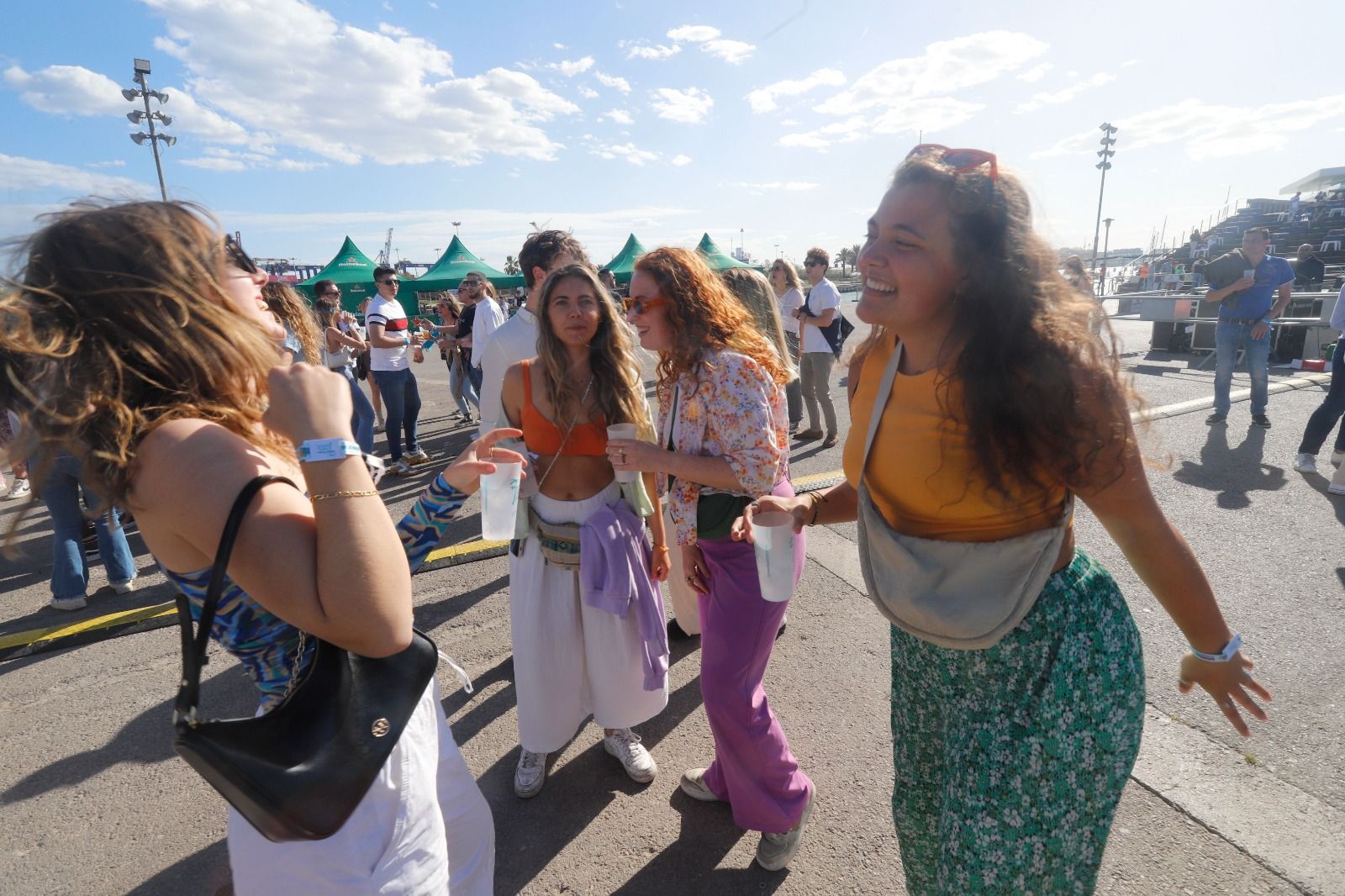 Búscate en las paellas universitarias de la Marina de València