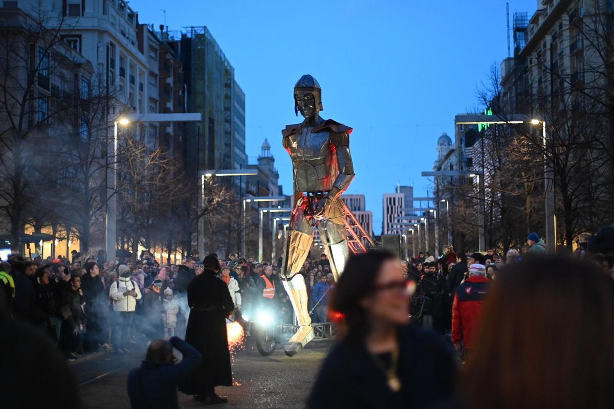 EN IMÁGENES | Espectáculo de teatro de calle de gran formato, 'Aquiles y Quimera'
