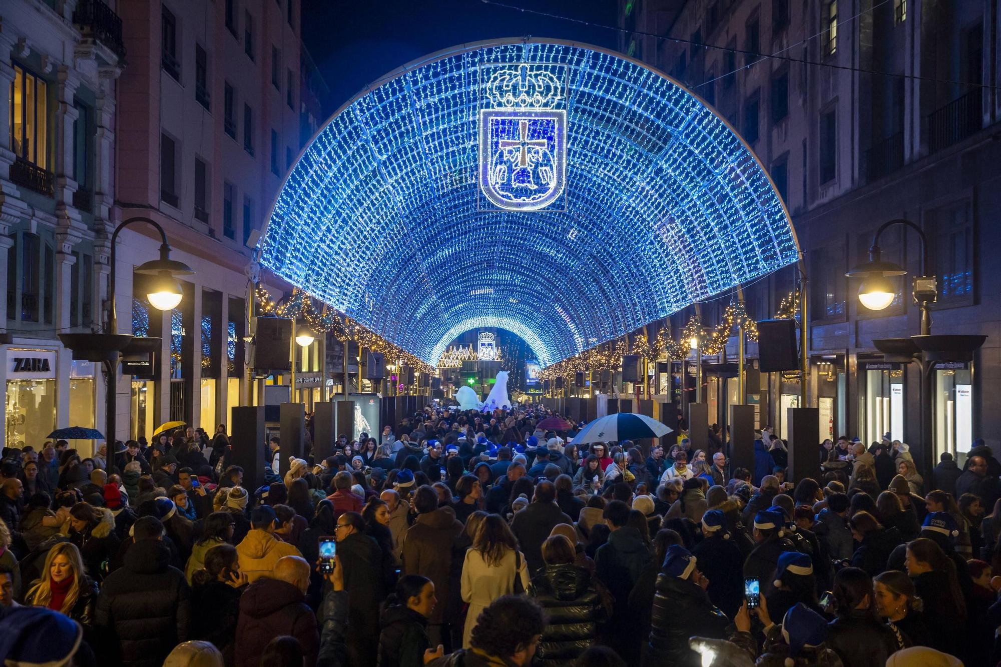 EN IMÁGENES: Así fue el encendido de la iluminación navideña en Oviedo