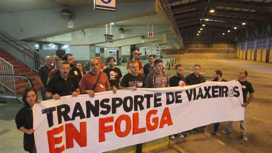 Protesta del transporte en la estación de Santiago el lunes.