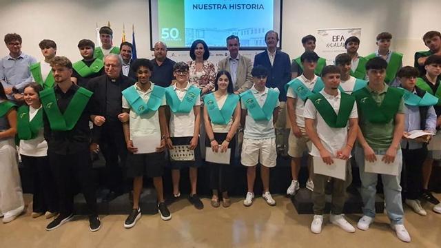 El acto homenaje sirvió también como marco para la graduación de los alumnos que acaban este año.