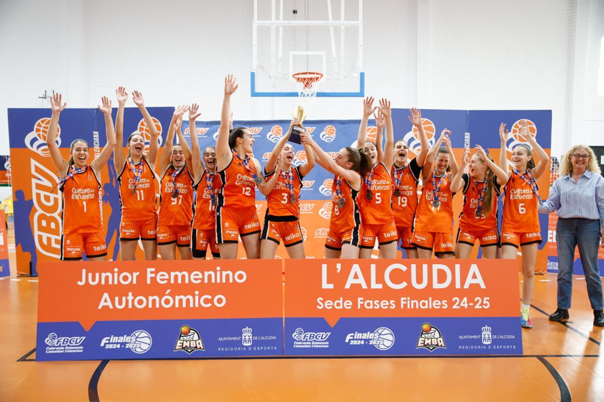 El Valencia Basket femenino se llevó el título.