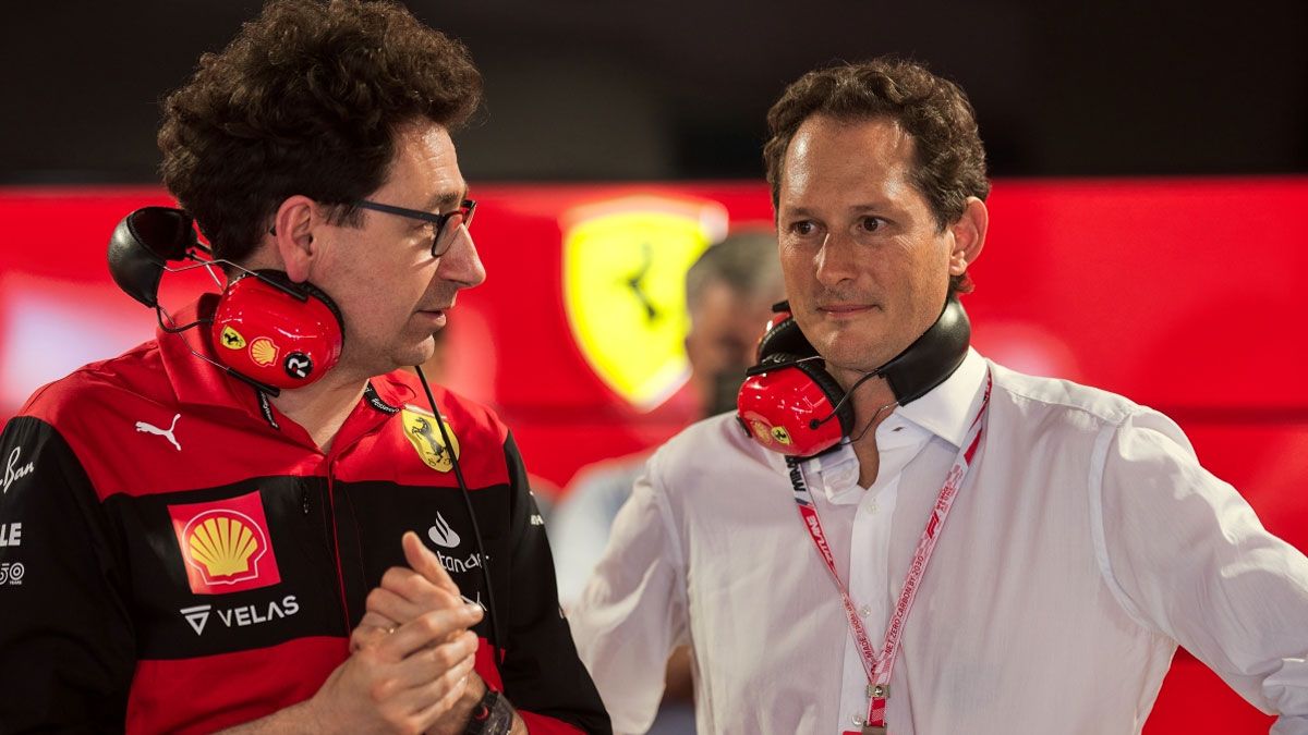 Binotto, la pasada temporada, en el box de Ferrari junto al presidente John Elkann