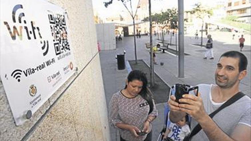 Vila-real implanta en la plaza Major su primera red wifi abierta y gratuita