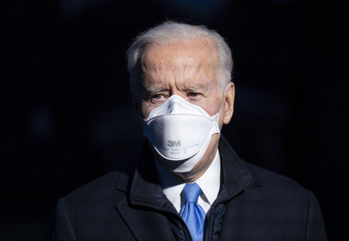 Biden adverteix de la «fragilitat» de la democràcia