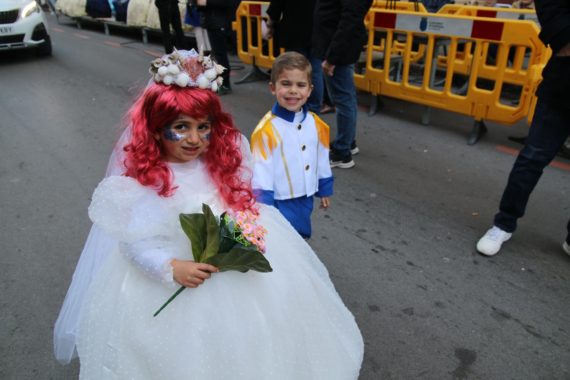 Búscate en las fotos del premio al Barri València en la cabalgata del Ninot infantil de Burriana