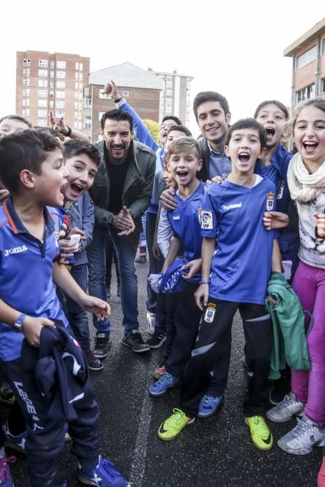 Visita de los jugadores del Real Oviedo, Toché y Héctor, al Colegio Buenavista I