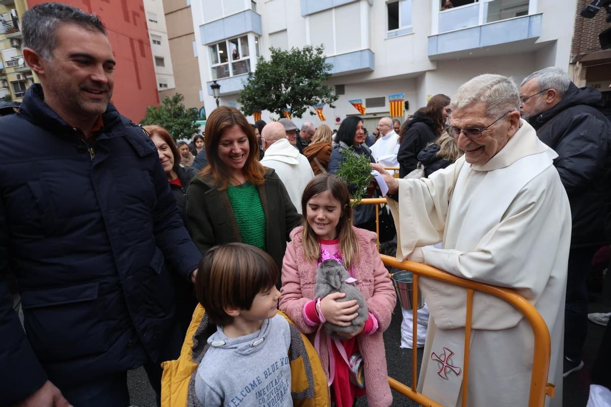 Bendición de animales por Sant Antoni en la calle Sagunt de València