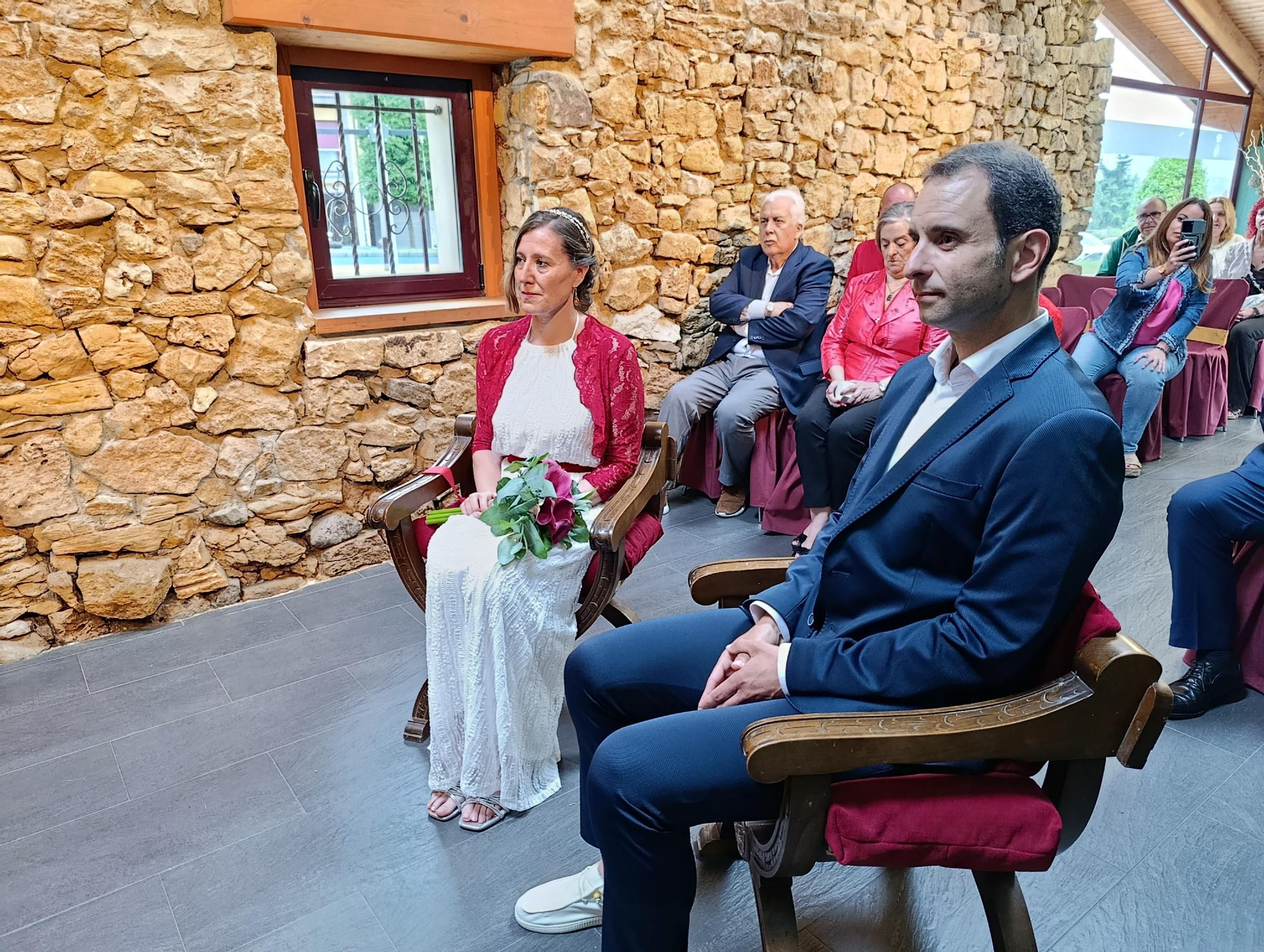 Coral Álvarez y Santiago Valladares se dan el "Sí, quiero" en Llanera