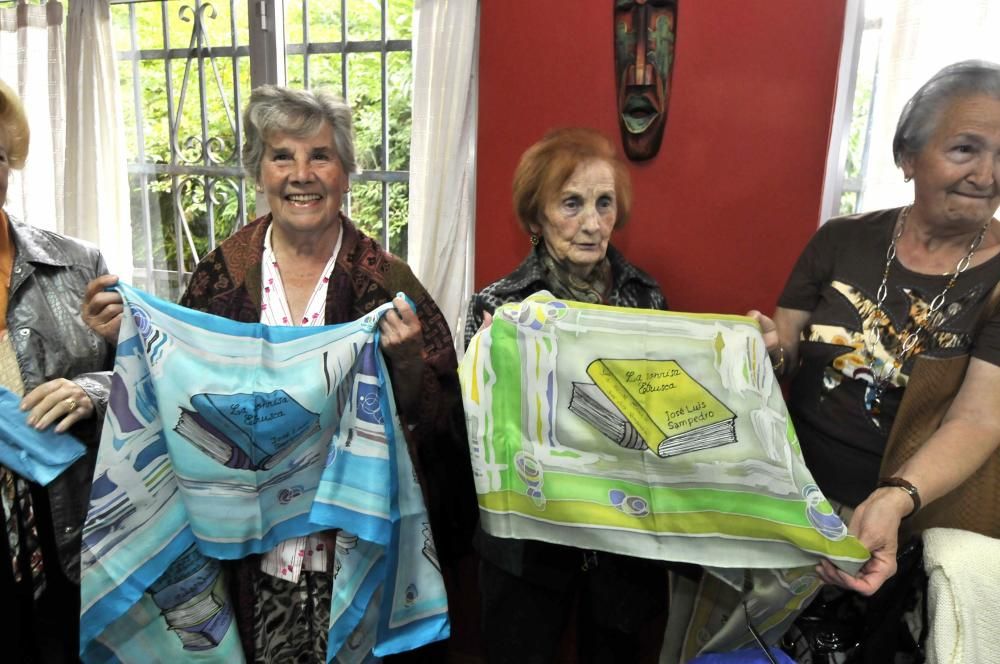 Homenaje a las libreras de El Entrego Yoli Blanco y Marisol Castaño