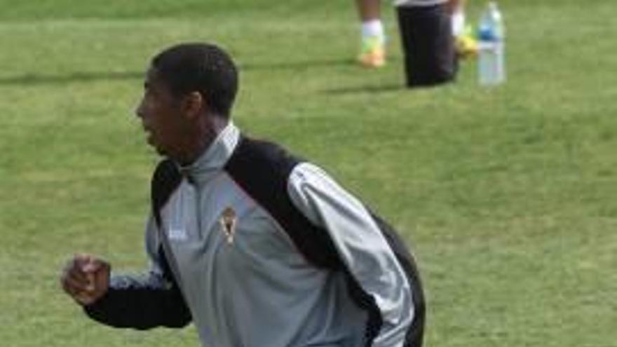 Malonga, durante un entrenamiento con el Murcia.