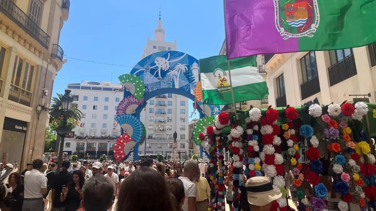 Así se vive un día en la Feria del Centro de Málaga: música, baile y calles llenas de ambiente