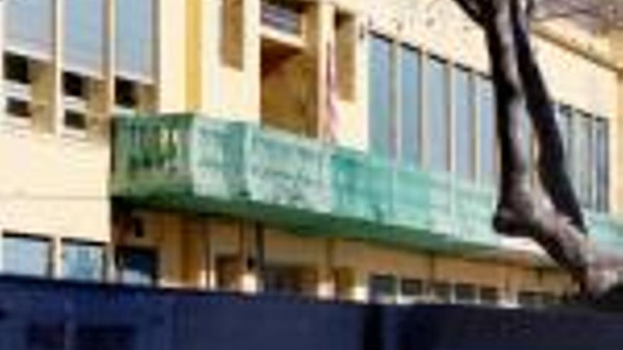 Sta. Eugènia Han de protegir un balcó de l&#039;escola