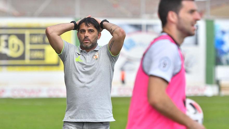 Diego Fajardo, entrenador del CD Pozoblanco.