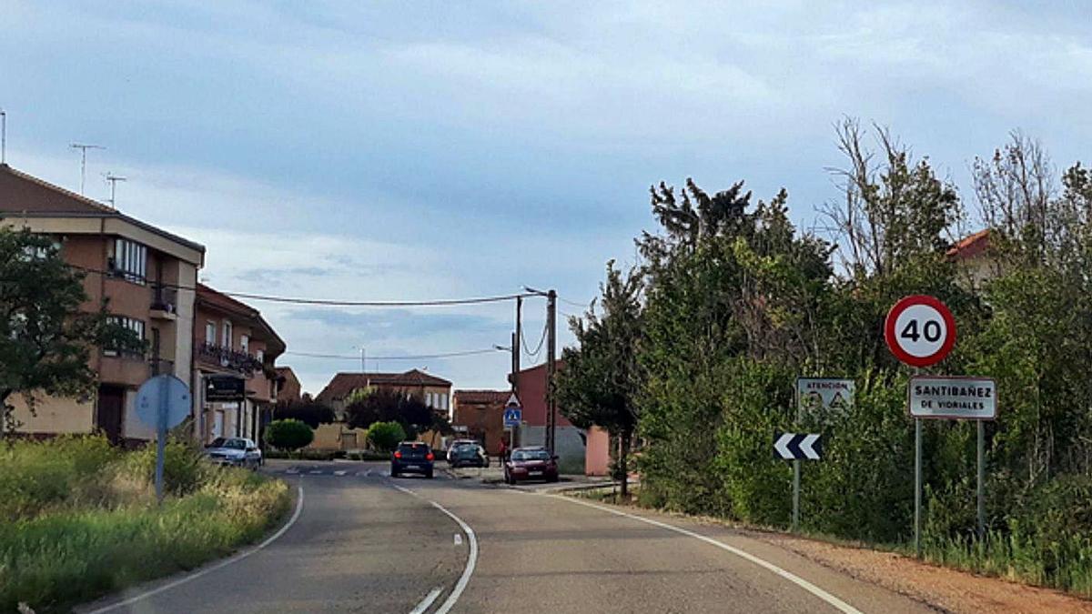 Entrada a Santibáñez de Vidriales. | E. P.