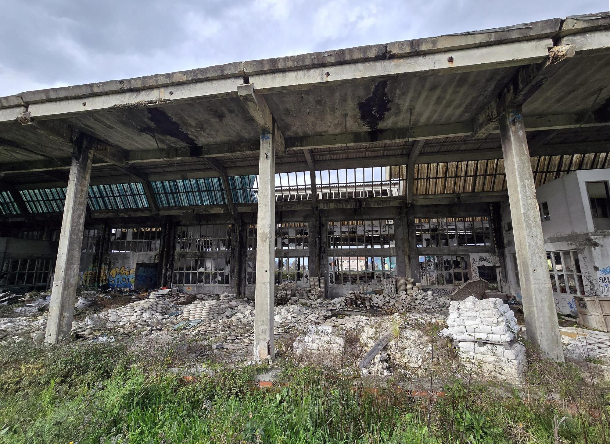 La antigua GEA de Coruxo con licencia de derribo tras 25 años en ruinas