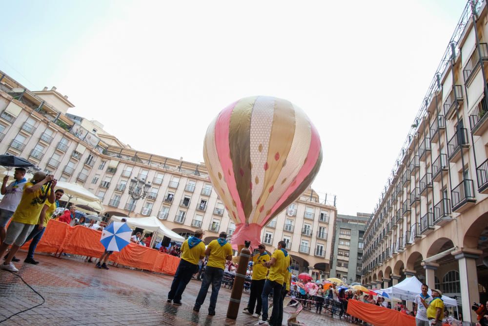 Correr la traca y suelta de globos fiestas mayores Elda