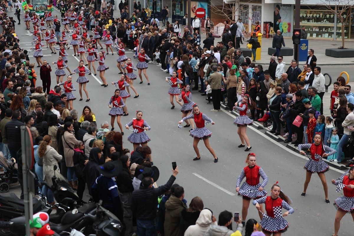 Búscate en las imágenes de la rúa de Carnaval de Ibiza
