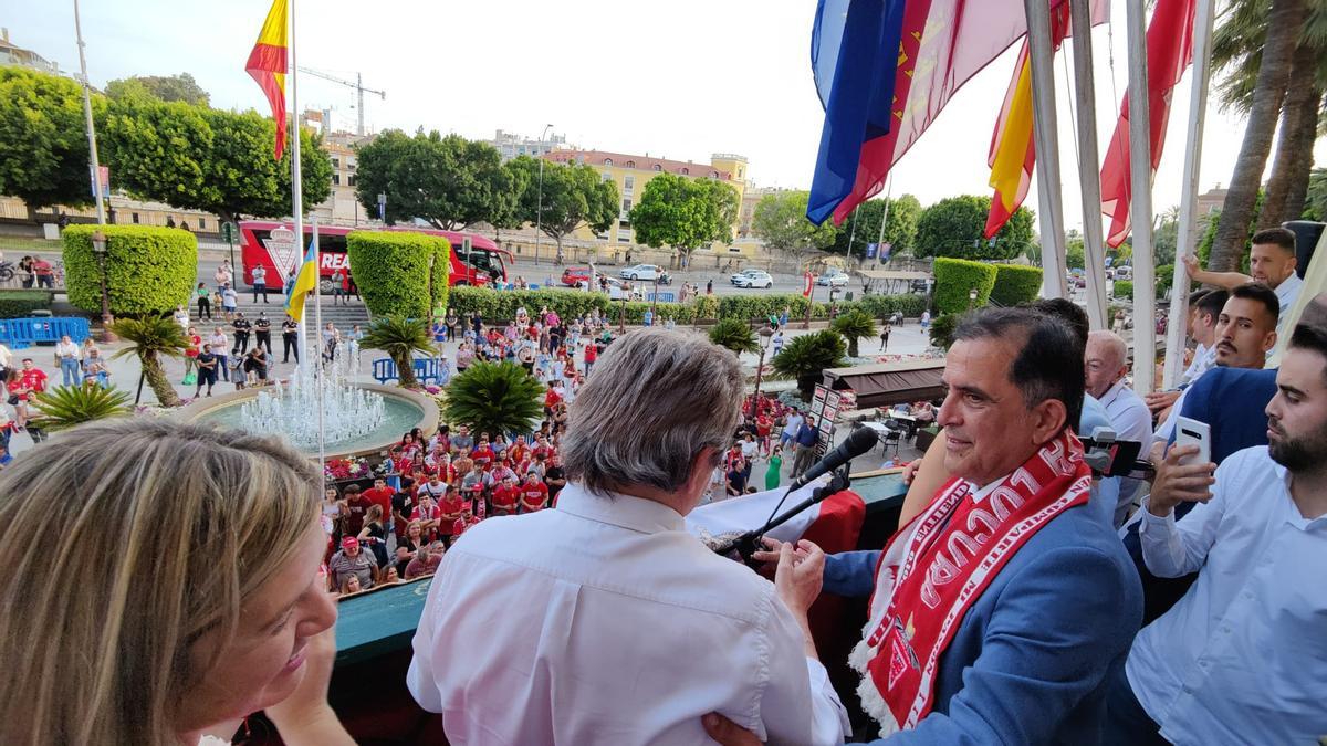 El Real Murcia celebra con la afición el ascenso a Primera RFEF