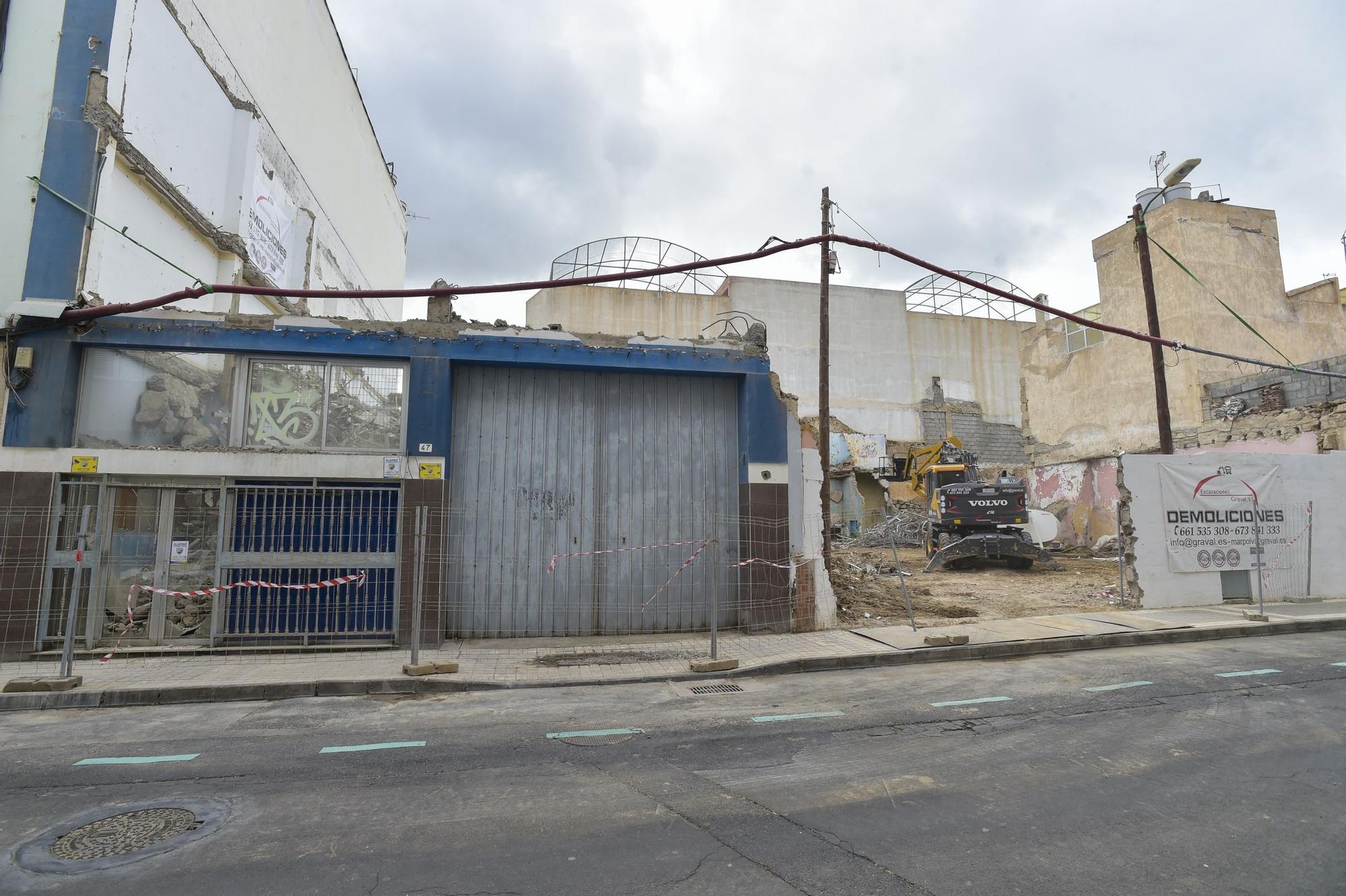 Demolición de una vivienda de la calle Matías Madrón