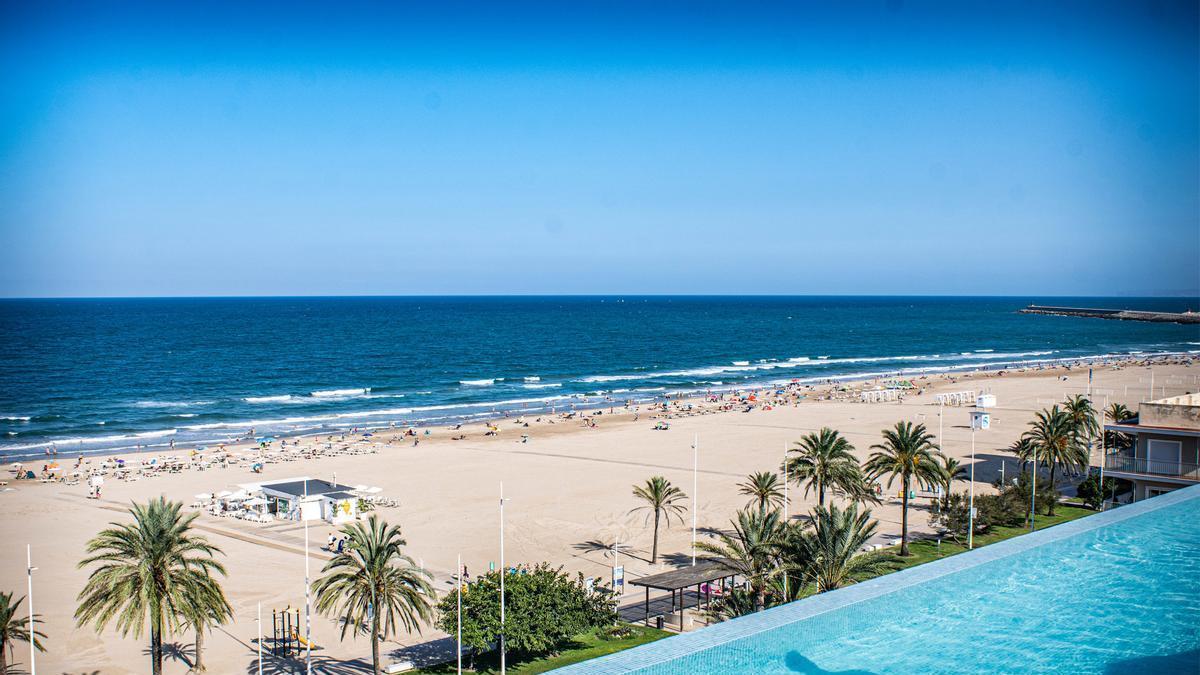 Estudiar en el campus de Gandia permite estar en un entorno privilegiado junto a la playa.