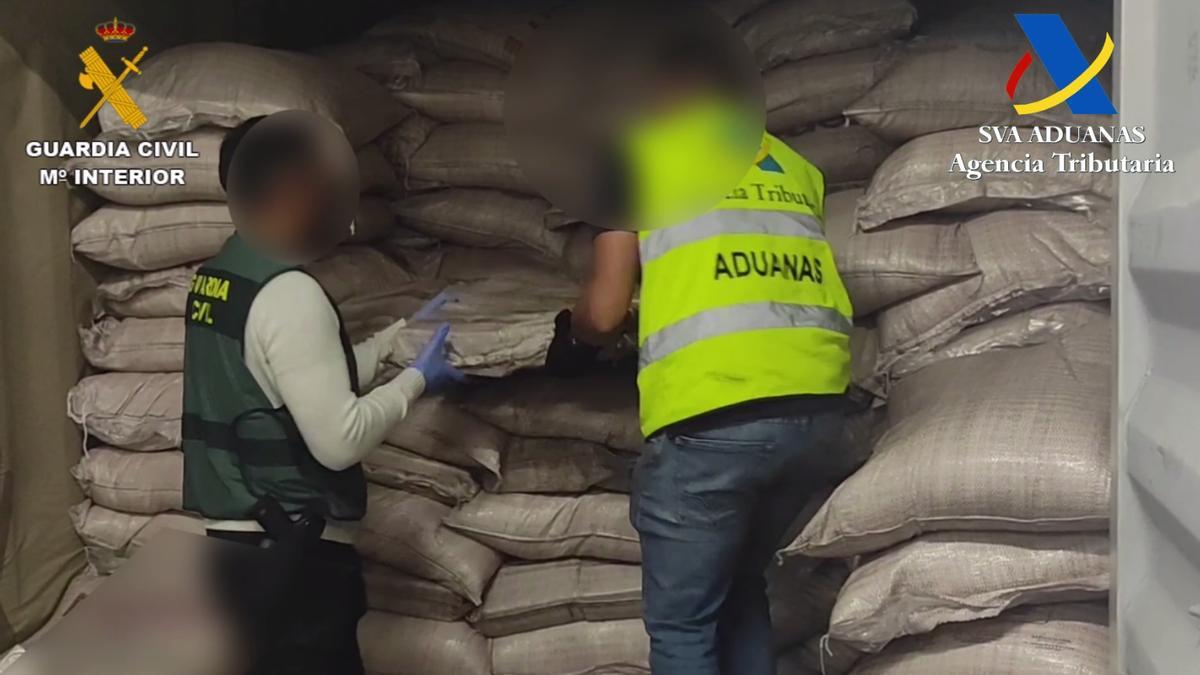 Hallados 215 kilos de cocaína entre sacos de azúcar en el Puerto