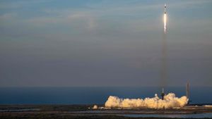 CAPE CANAVERAL, FLORIDA - MARCH 14: The SpaceX Falcon 9 rocket and Dragon spacecraft launches from the Launch Complex 39A at NASA’s Kennedy Space Center on March 14, 2025 in Cape Canaveral, Florida. The mission will be crewed by NASA astronauts commander Anne McClain, pilot Nichole Ayers, alongside mission specialists, JAXA (Japan Aerospace Exploration Agency) astronaut Takuya Onishi and Roscosmos cosmonaut Kirill Peskov. Brandon Bell/Getty Images/AFP (Photo by Brandon Bell / GETTY IMAGES NORTH AMERICA / Getty Images via AFP)