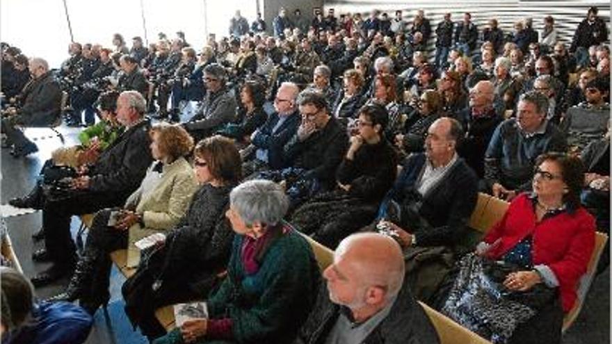 La sala de cerimònies del tanatori de Girona es va omplir per acomiadar l&#039;artista.