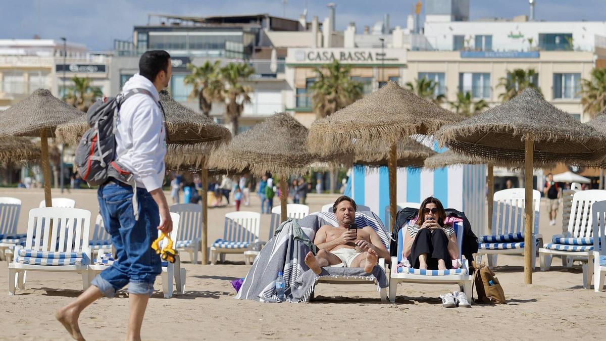 Tomando el sol en la playa de Las Arenas de València este pasado Lunes de Pascua.