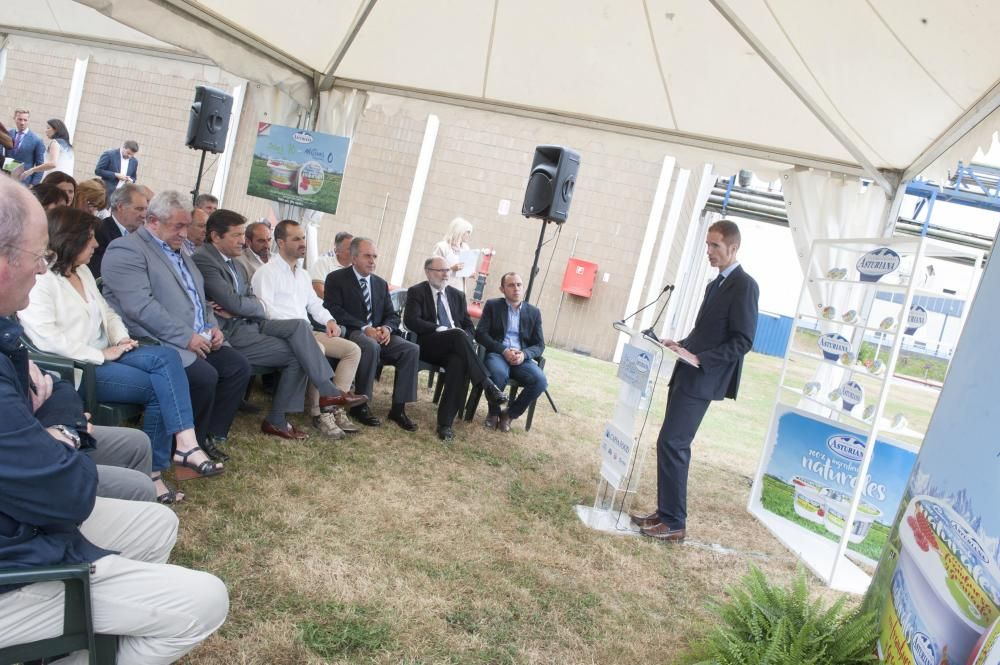 Visita de Javier Fernández a las instalaciones de Central Lechera Asturiana