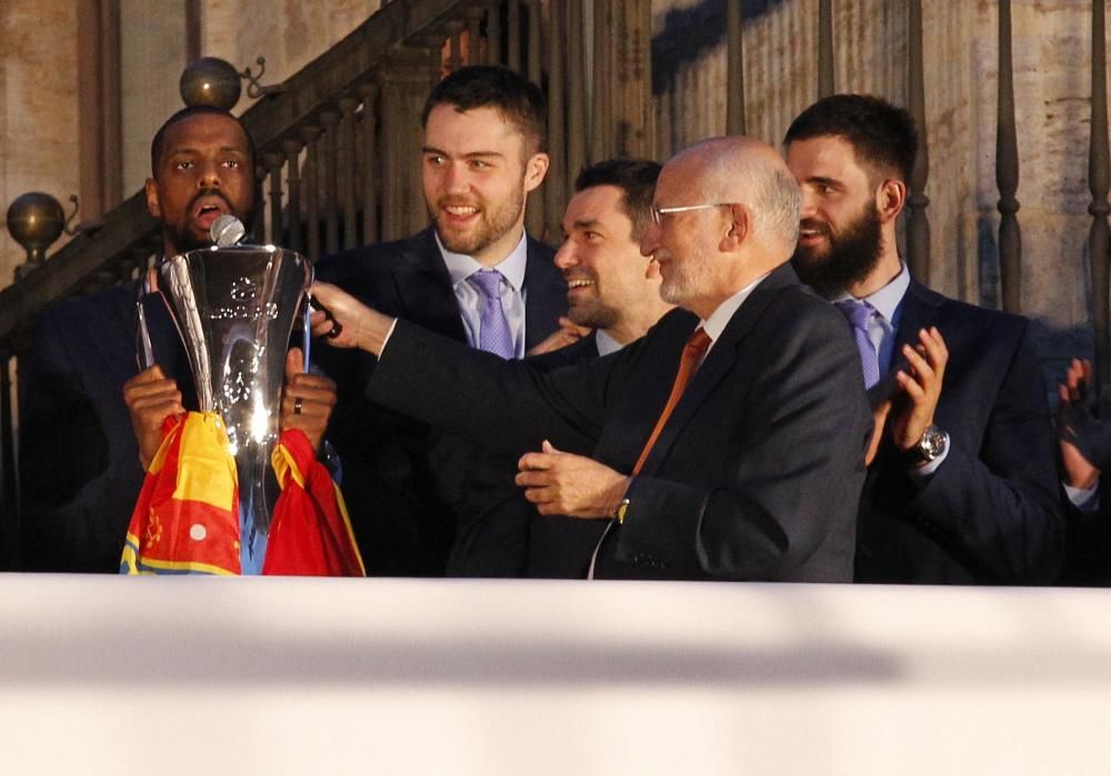 Celebración del triunfo en la Eurocup del Valencia Basket en València