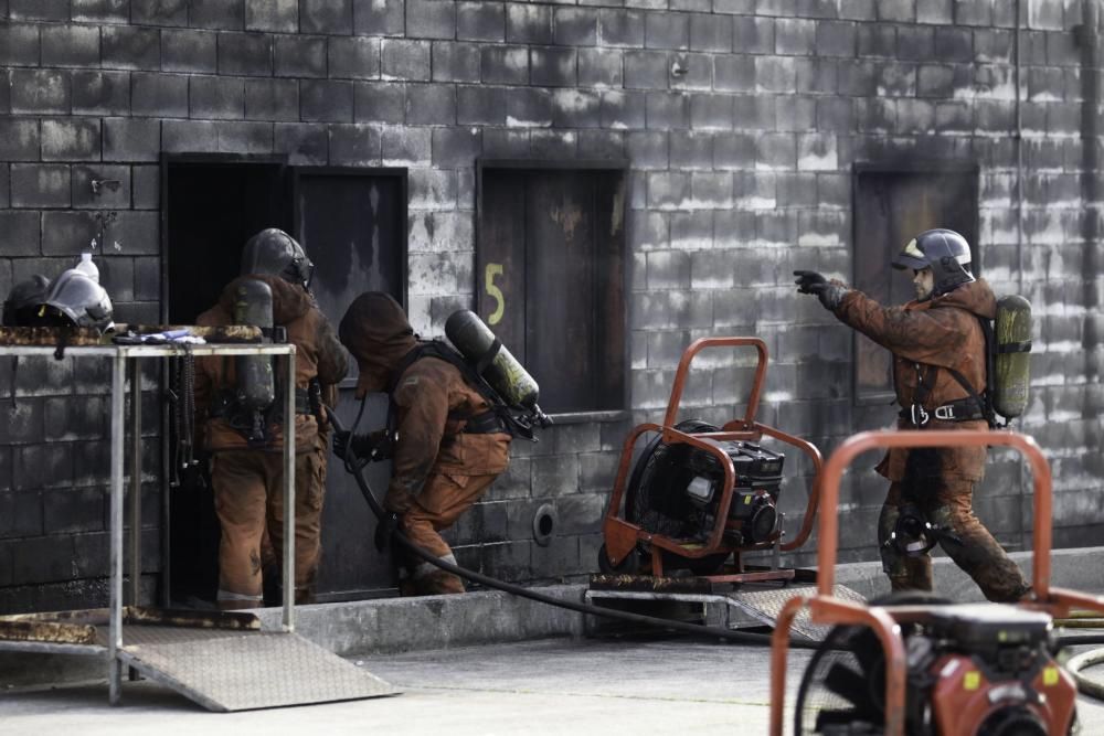 Prácticas de rescate en el Centro de Salvamento de Veranes.