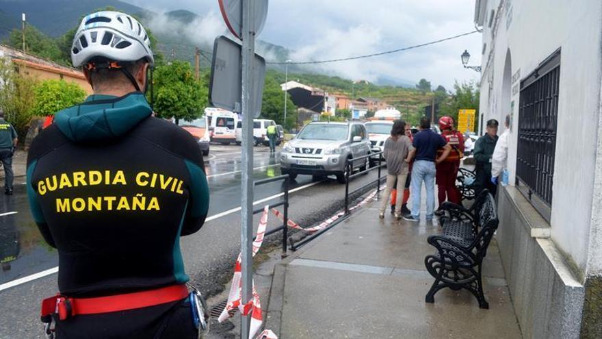 La Guardia Civil investiga las causas del accidente del barranco en el río Jerte